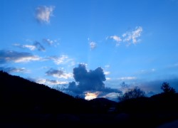Der goldene Sonnenuntergang und der unglaublich blaue Himmel - &copy; Regina F. Rau Germany